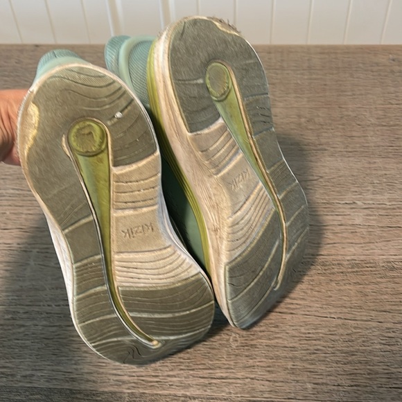 KIZIK London Sneaker Surf Spray/Granite Green Sz 7 - Picture 7 of 8